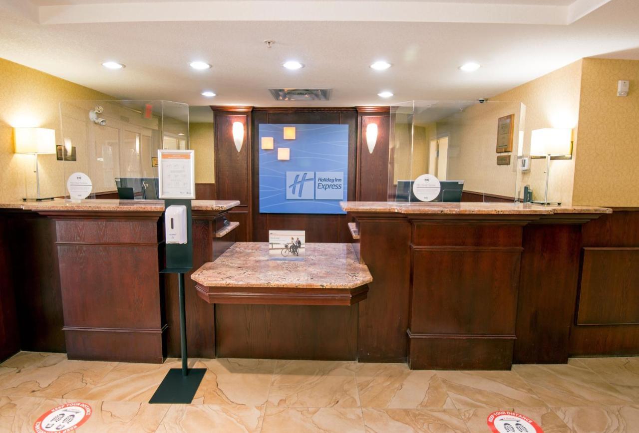Holiday Inn Express Hotel & Suites Edson By Ihg Bagian luar foto