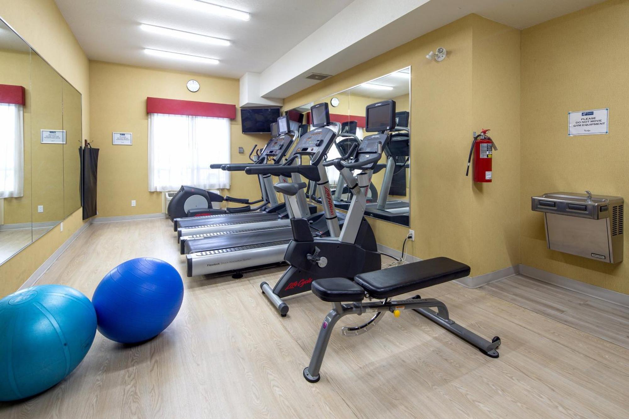 Holiday Inn Express Hotel & Suites Edson By Ihg Bagian luar foto