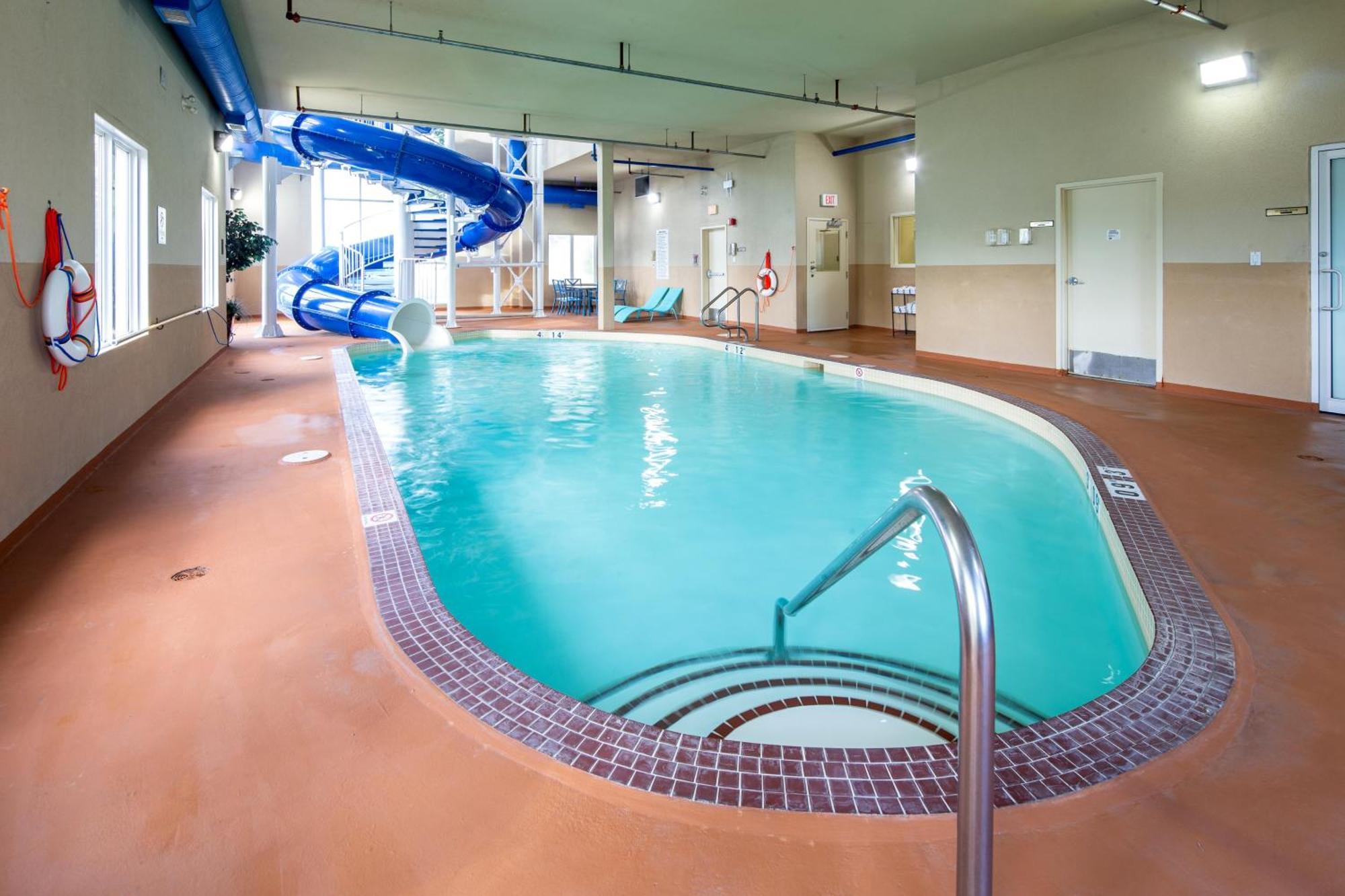 Holiday Inn Express Hotel & Suites Edson By Ihg Bagian luar foto