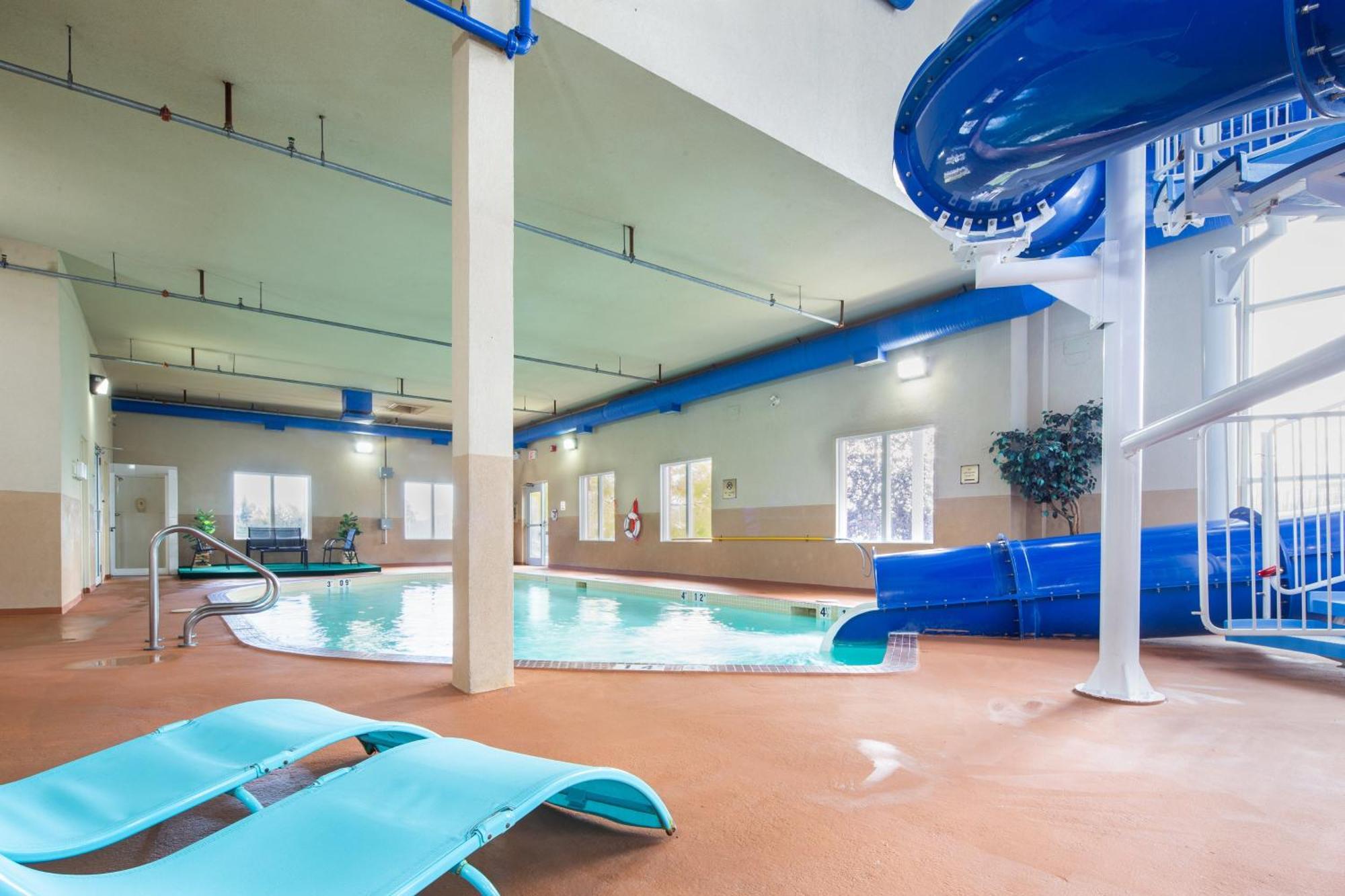 Holiday Inn Express Hotel & Suites Edson By Ihg Bagian luar foto