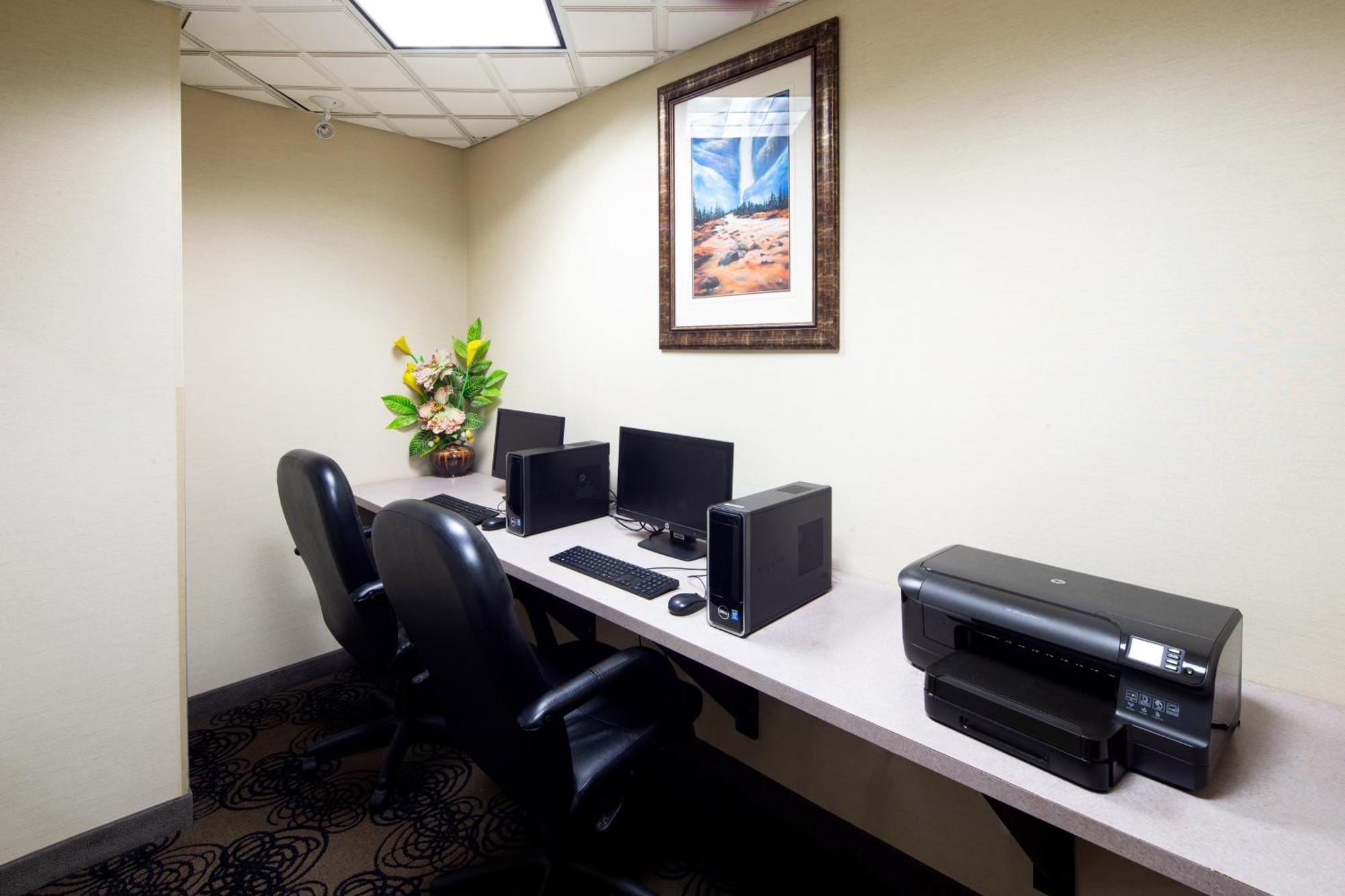 Holiday Inn Express Hotel & Suites Edson By Ihg Bagian luar foto