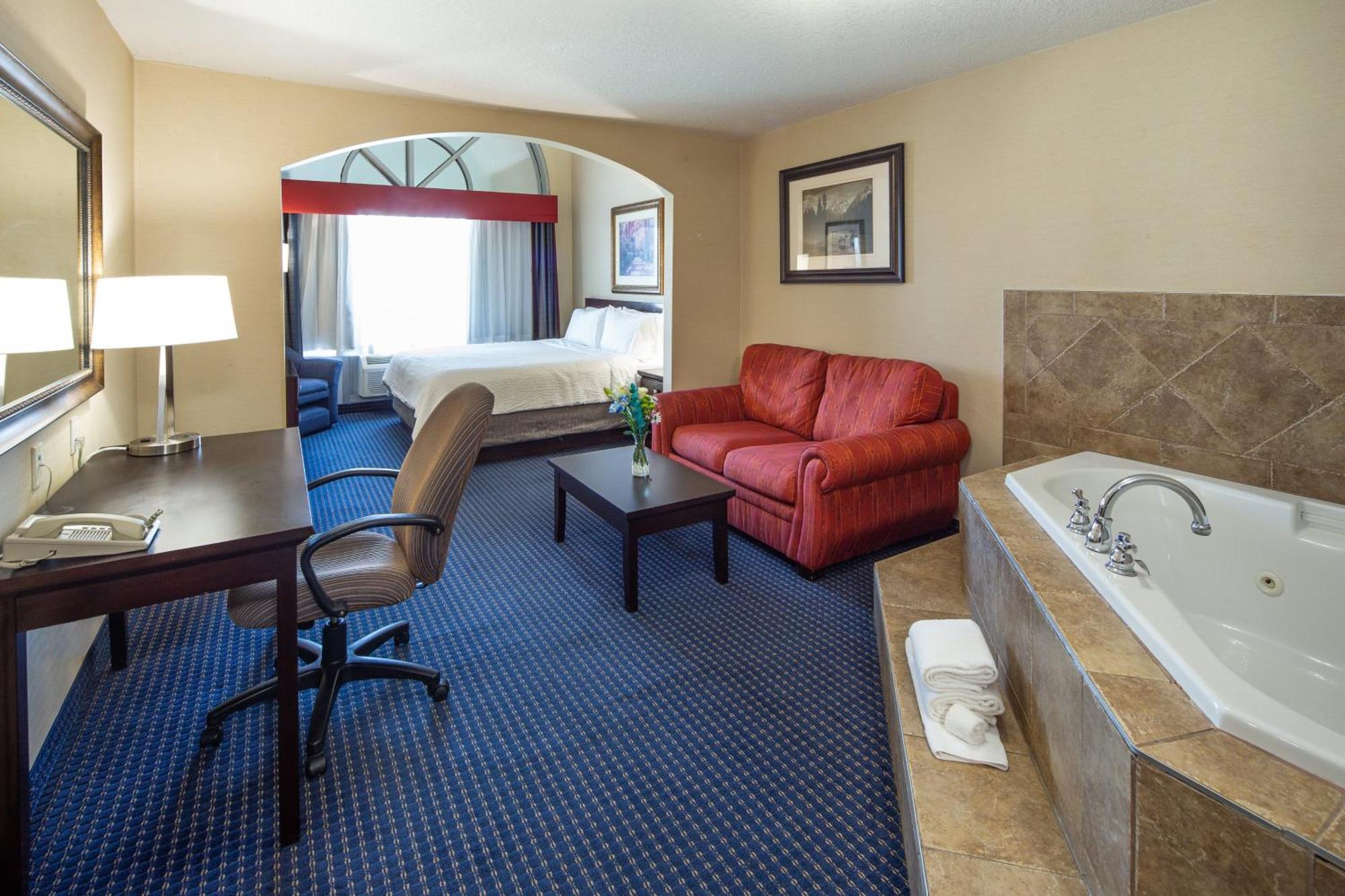 Holiday Inn Express Hotel & Suites Edson By Ihg Bagian luar foto