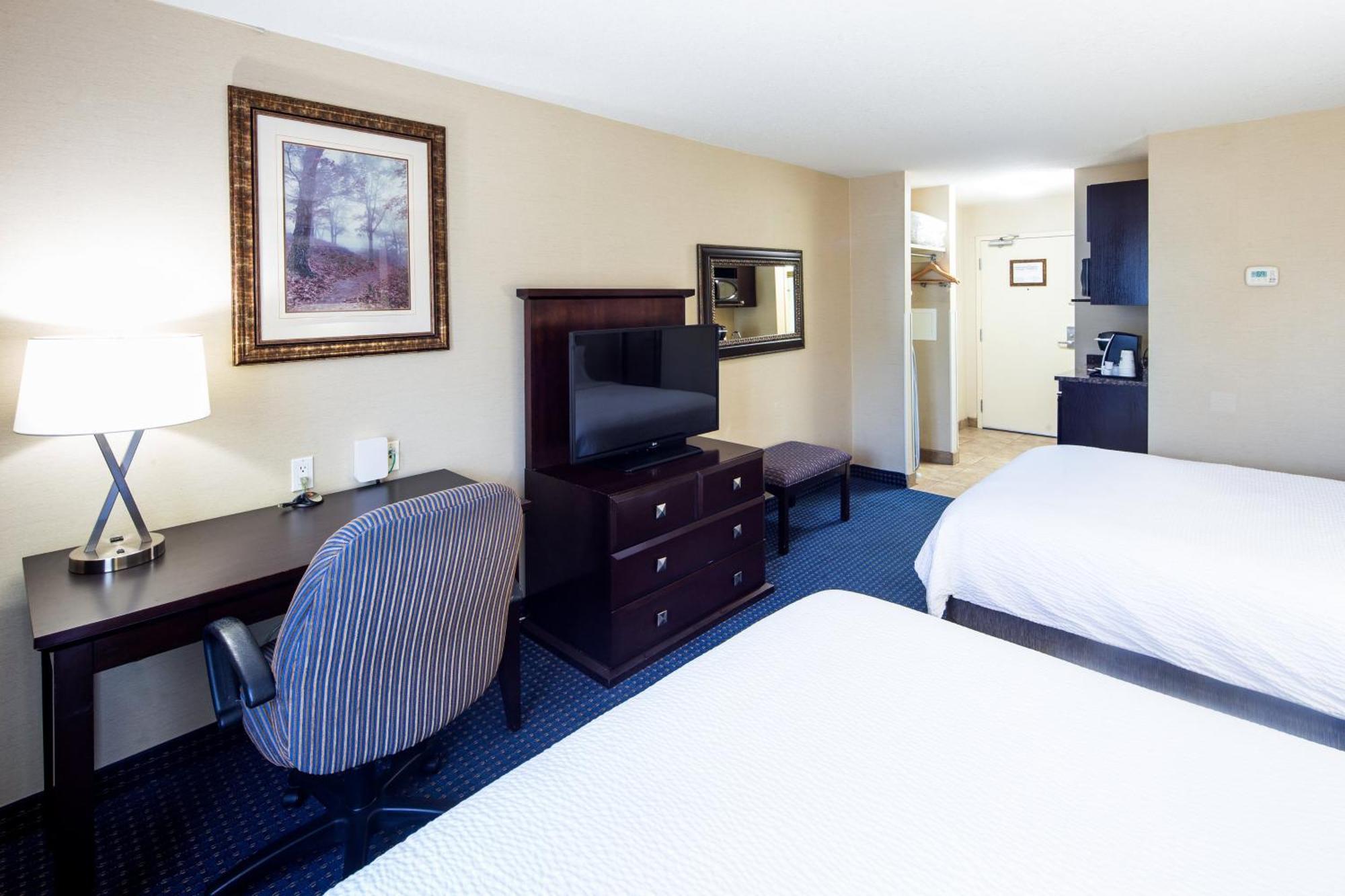 Holiday Inn Express Hotel & Suites Edson By Ihg Bagian luar foto
