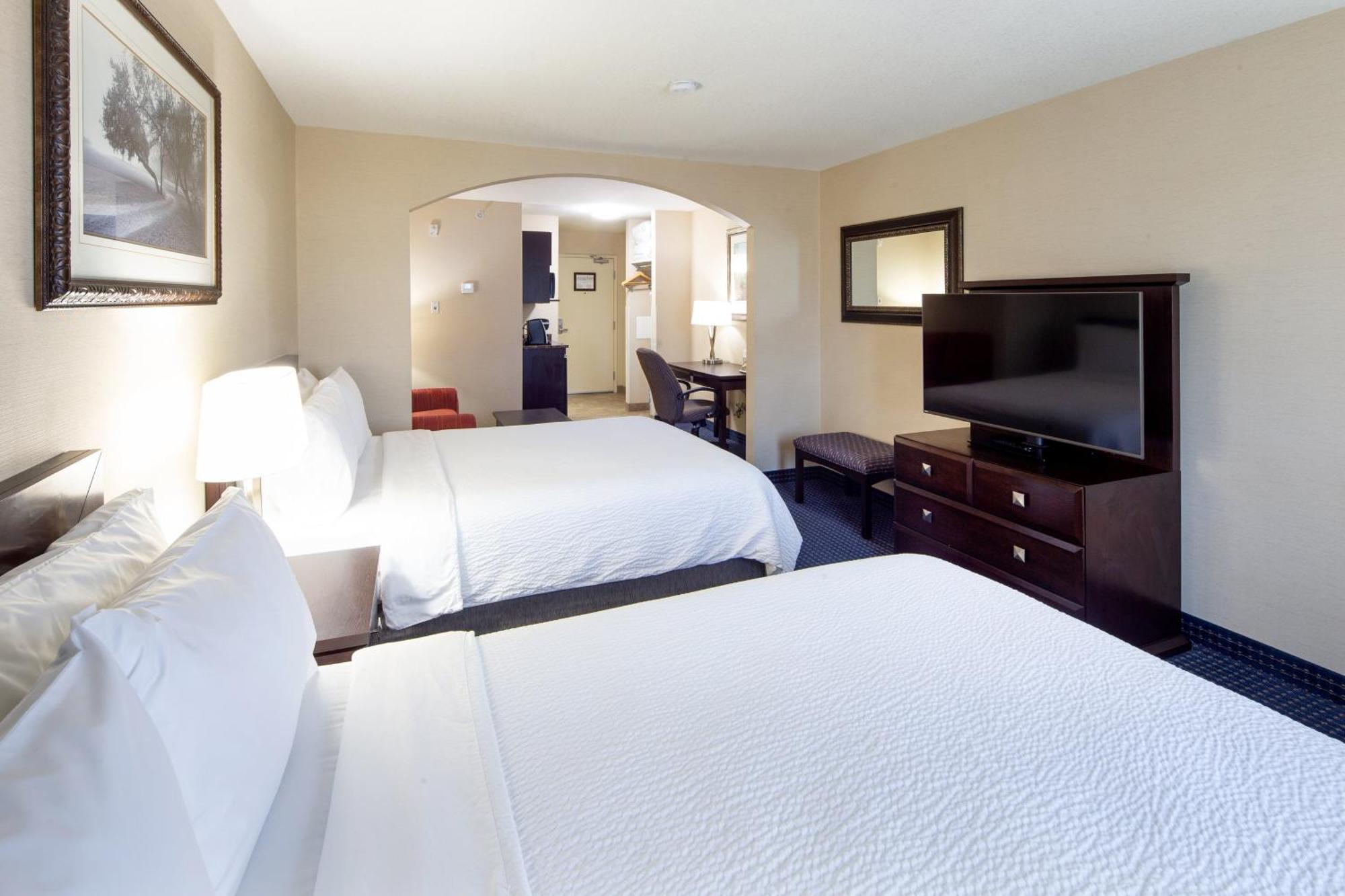 Holiday Inn Express Hotel & Suites Edson By Ihg Bagian luar foto