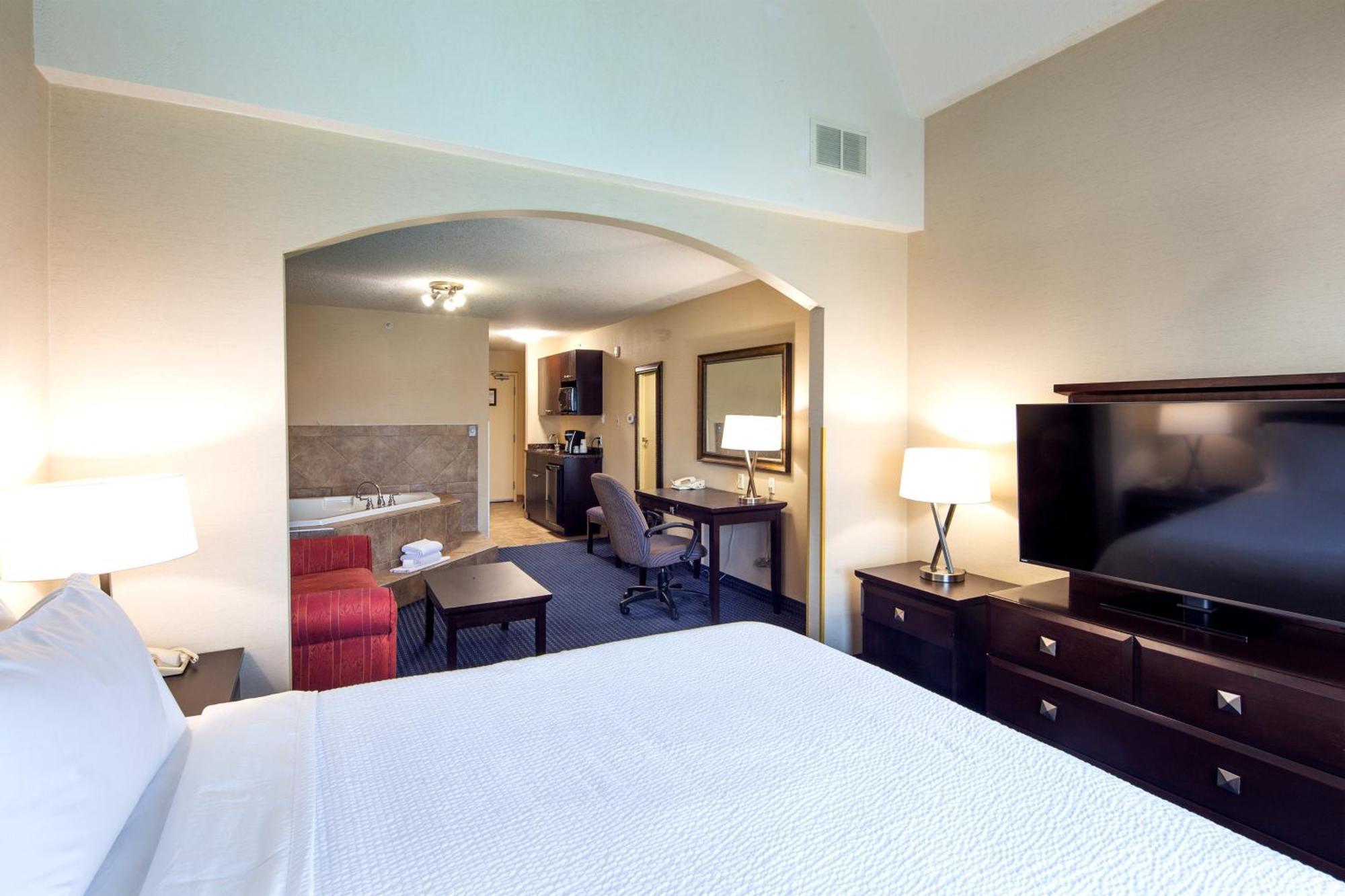 Holiday Inn Express Hotel & Suites Edson By Ihg Bagian luar foto