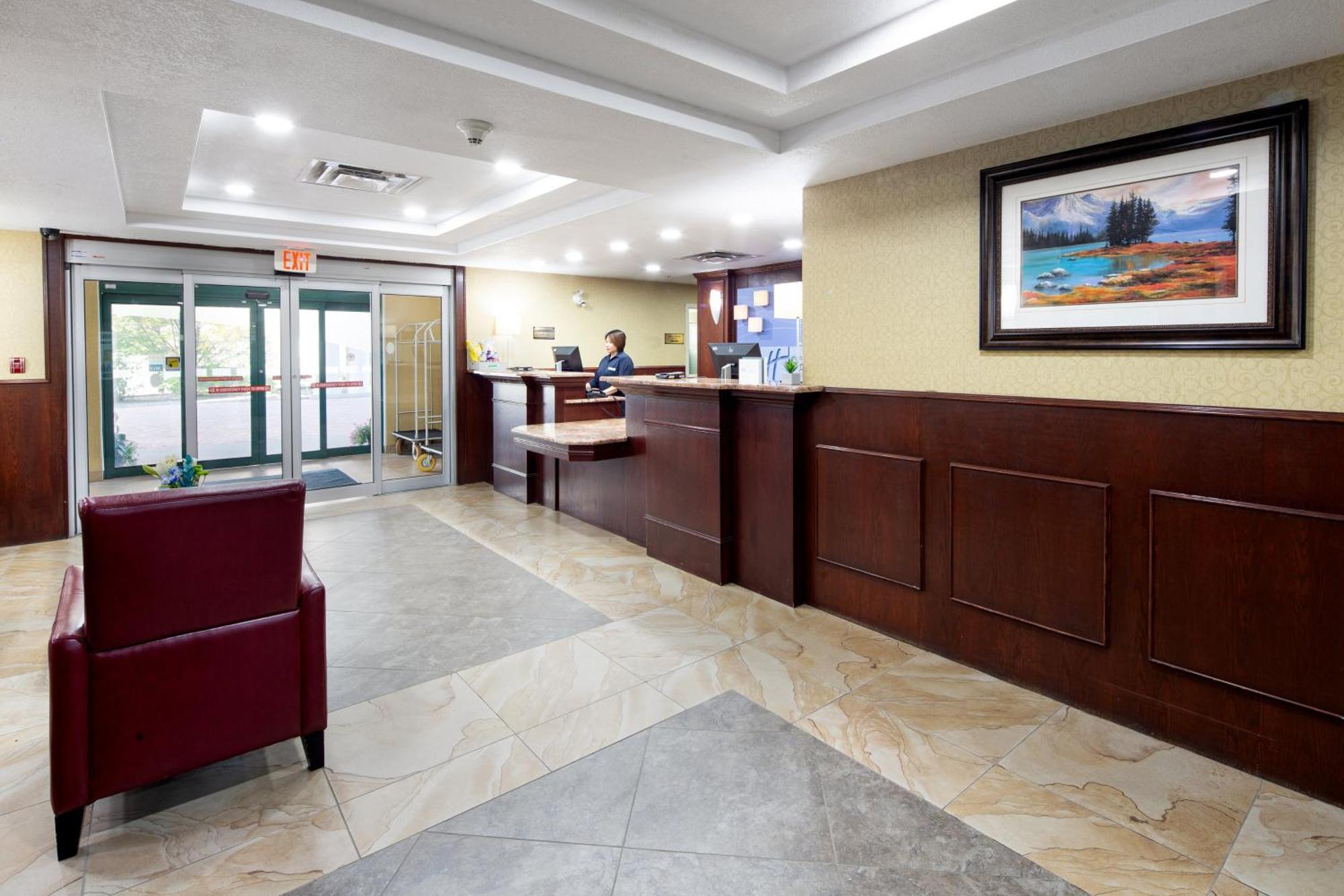 Holiday Inn Express Hotel & Suites Edson By Ihg Bagian luar foto