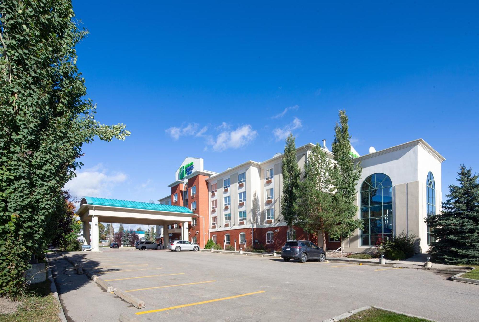Holiday Inn Express Hotel & Suites Edson By Ihg Bagian luar foto