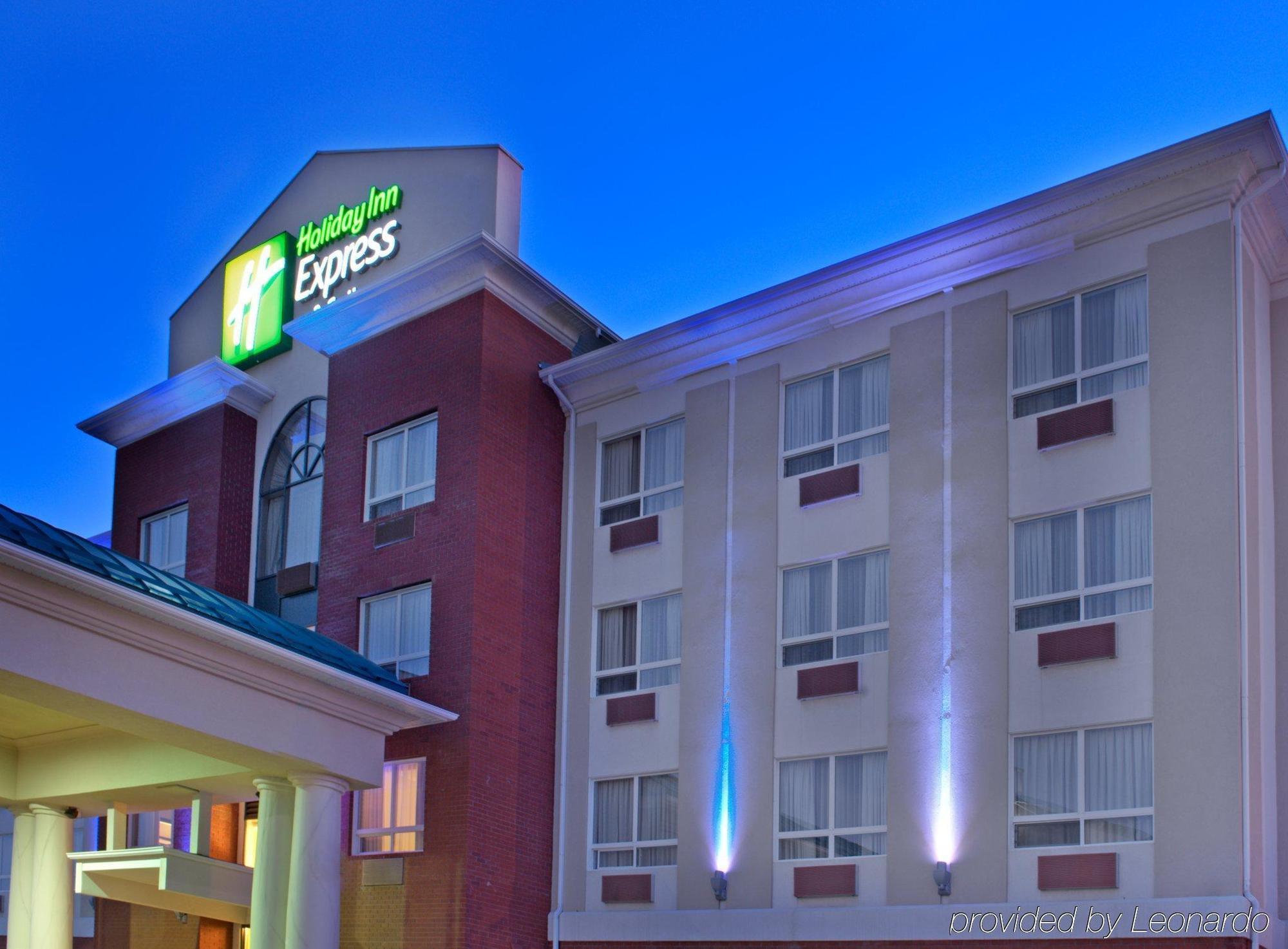 Holiday Inn Express Hotel & Suites Edson By Ihg Bagian luar foto