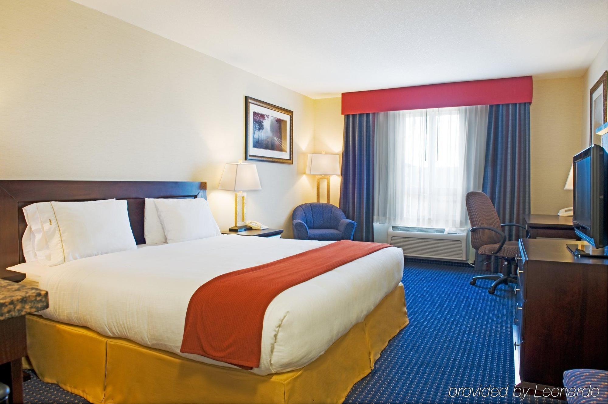 Holiday Inn Express Hotel & Suites Edson By Ihg Bagian luar foto