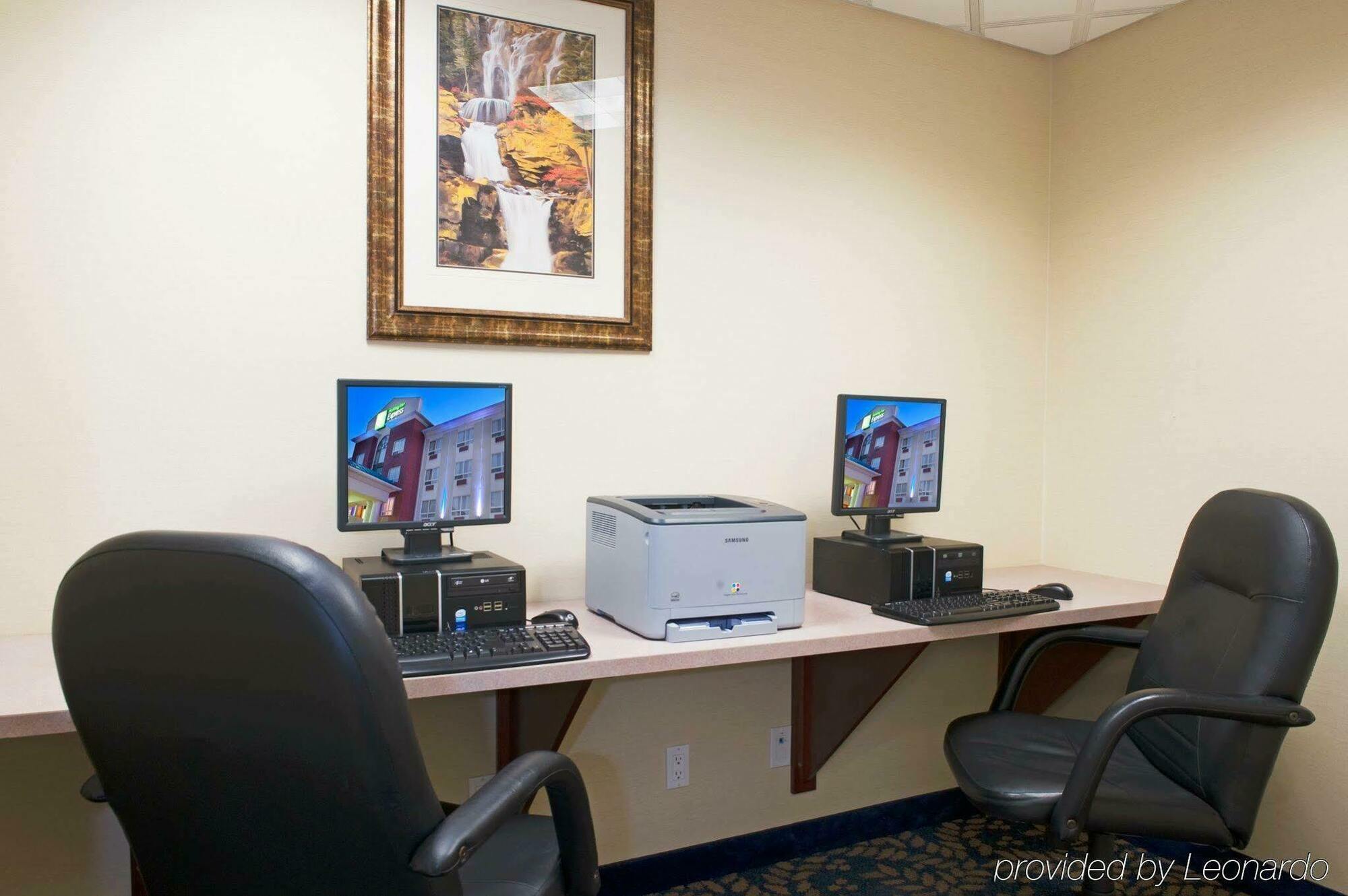 Holiday Inn Express Hotel & Suites Edson By Ihg Bagian luar foto