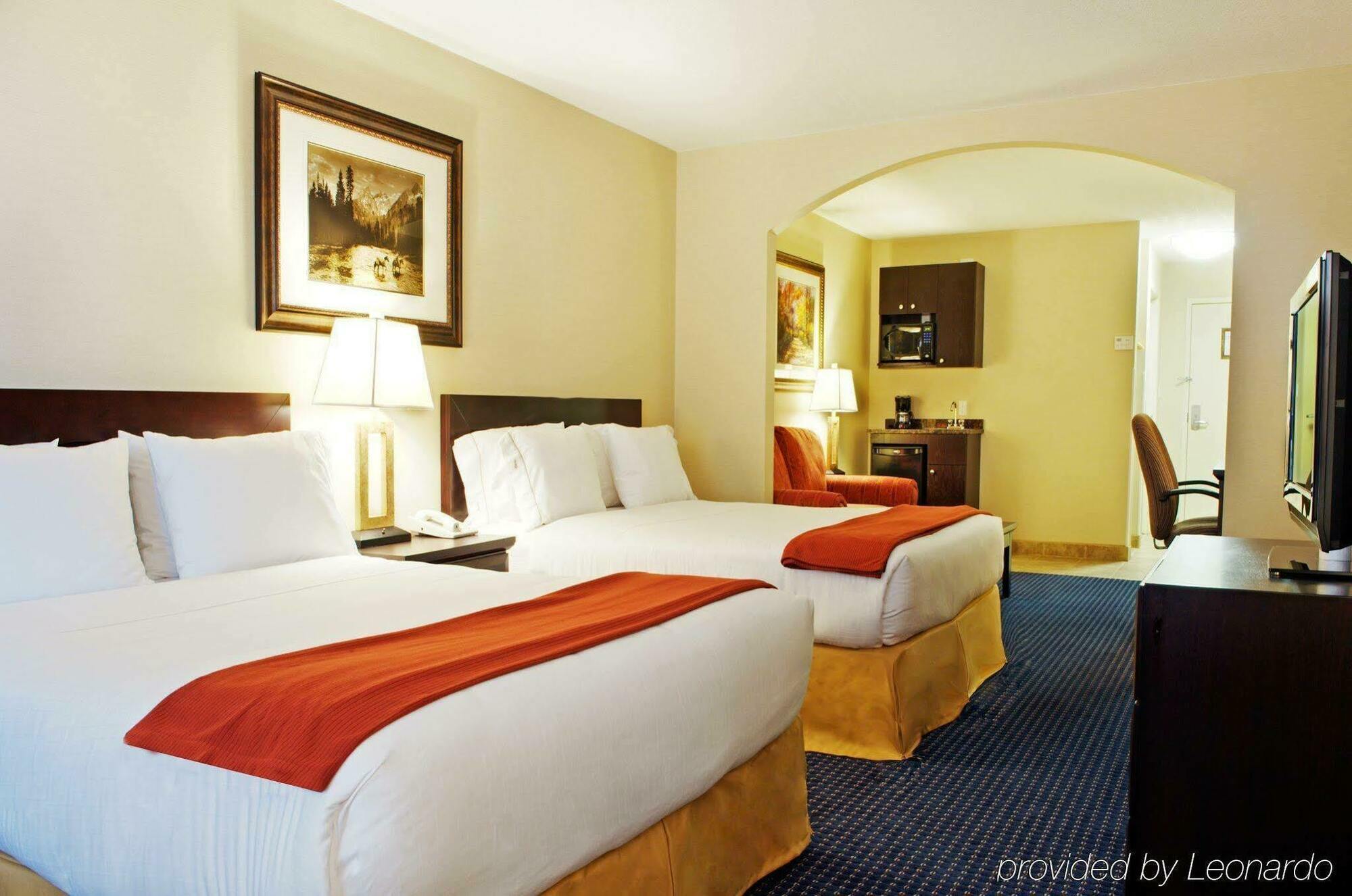 Holiday Inn Express Hotel & Suites Edson By Ihg Bagian luar foto