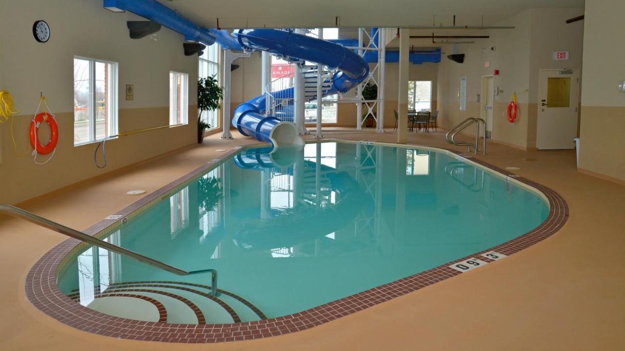 Holiday Inn Express Hotel & Suites Edson By Ihg Bagian luar foto