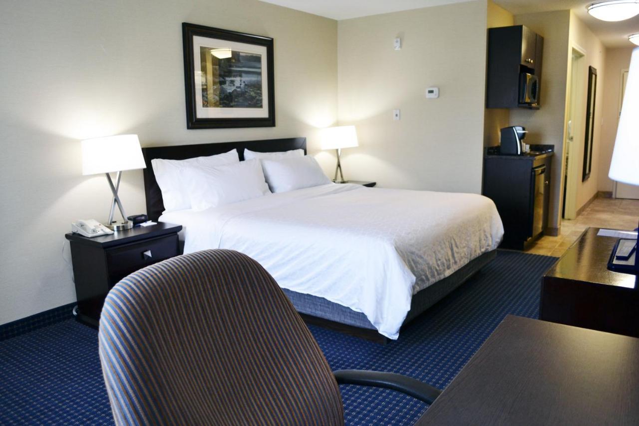 Holiday Inn Express Hotel & Suites Edson By Ihg Bagian luar foto