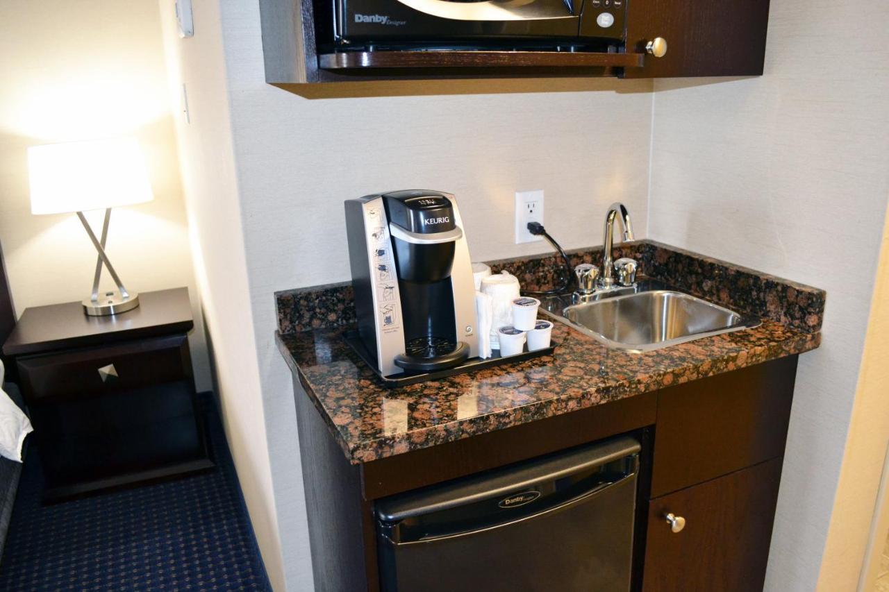 Holiday Inn Express Hotel & Suites Edson By Ihg Bagian luar foto