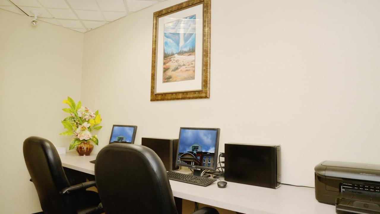 Holiday Inn Express Hotel & Suites Edson By Ihg Bagian luar foto