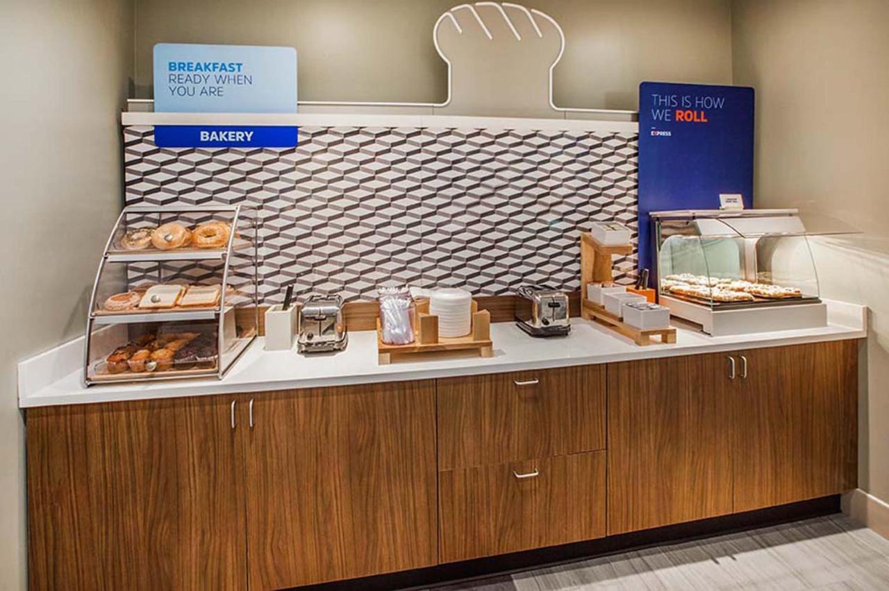 Holiday Inn Express Hotel & Suites Edson By Ihg Bagian luar foto
