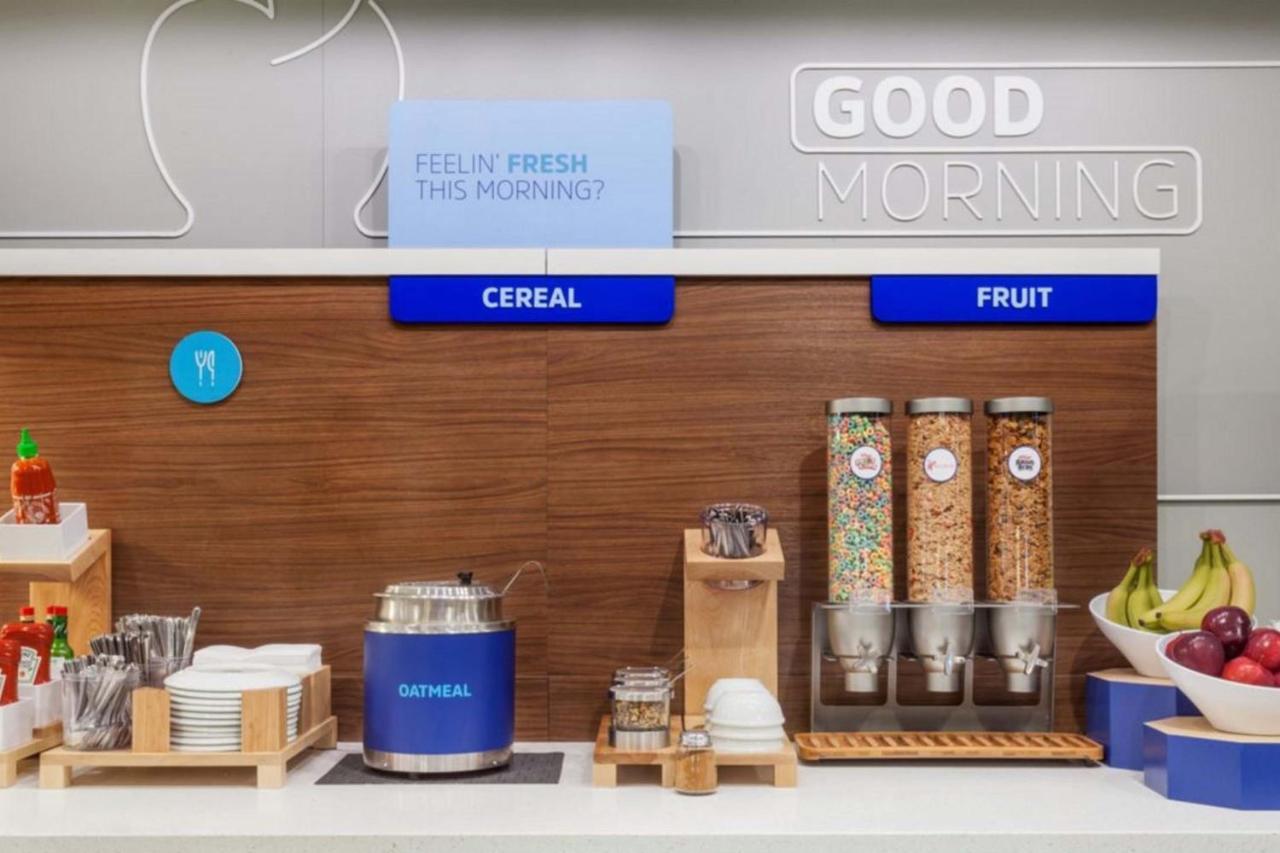 Holiday Inn Express Hotel & Suites Edson By Ihg Bagian luar foto