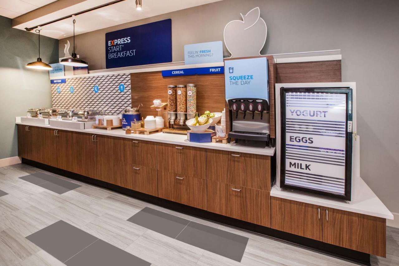Holiday Inn Express Hotel & Suites Edson By Ihg Bagian luar foto